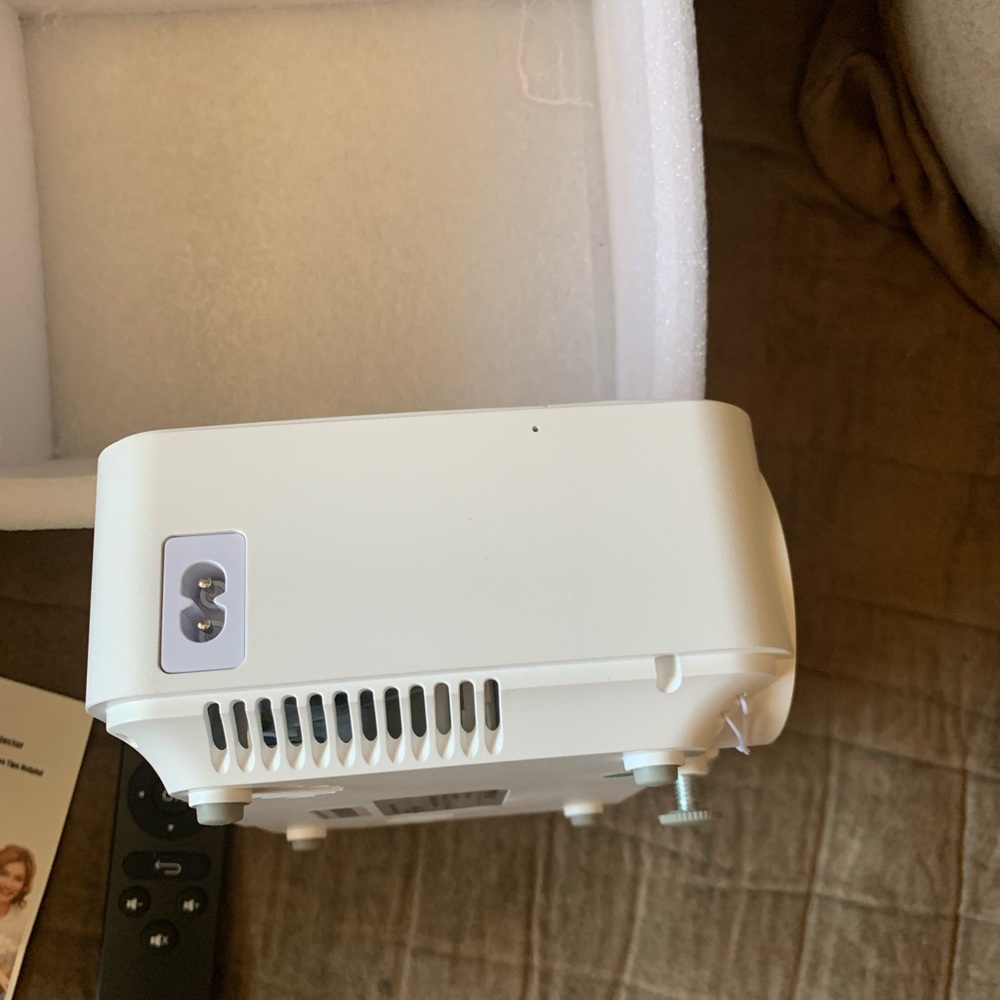 Portable LED projector - Picture 6 of 6